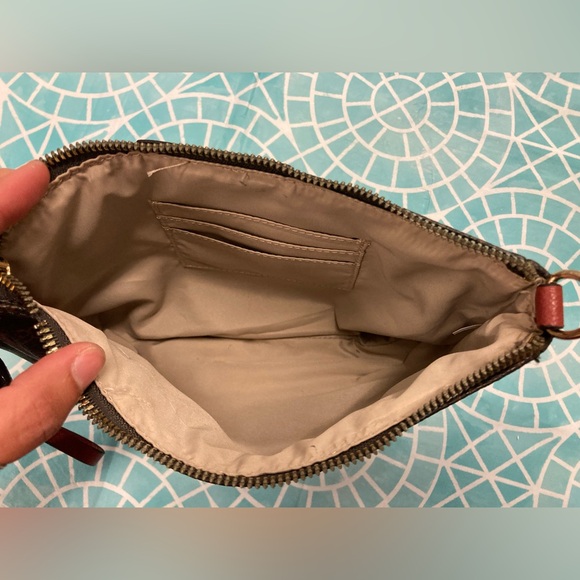 💛TODAY**$15**Nine West brown & red leather-like clutch w/removable wrist strap. - Picture 6 of 6